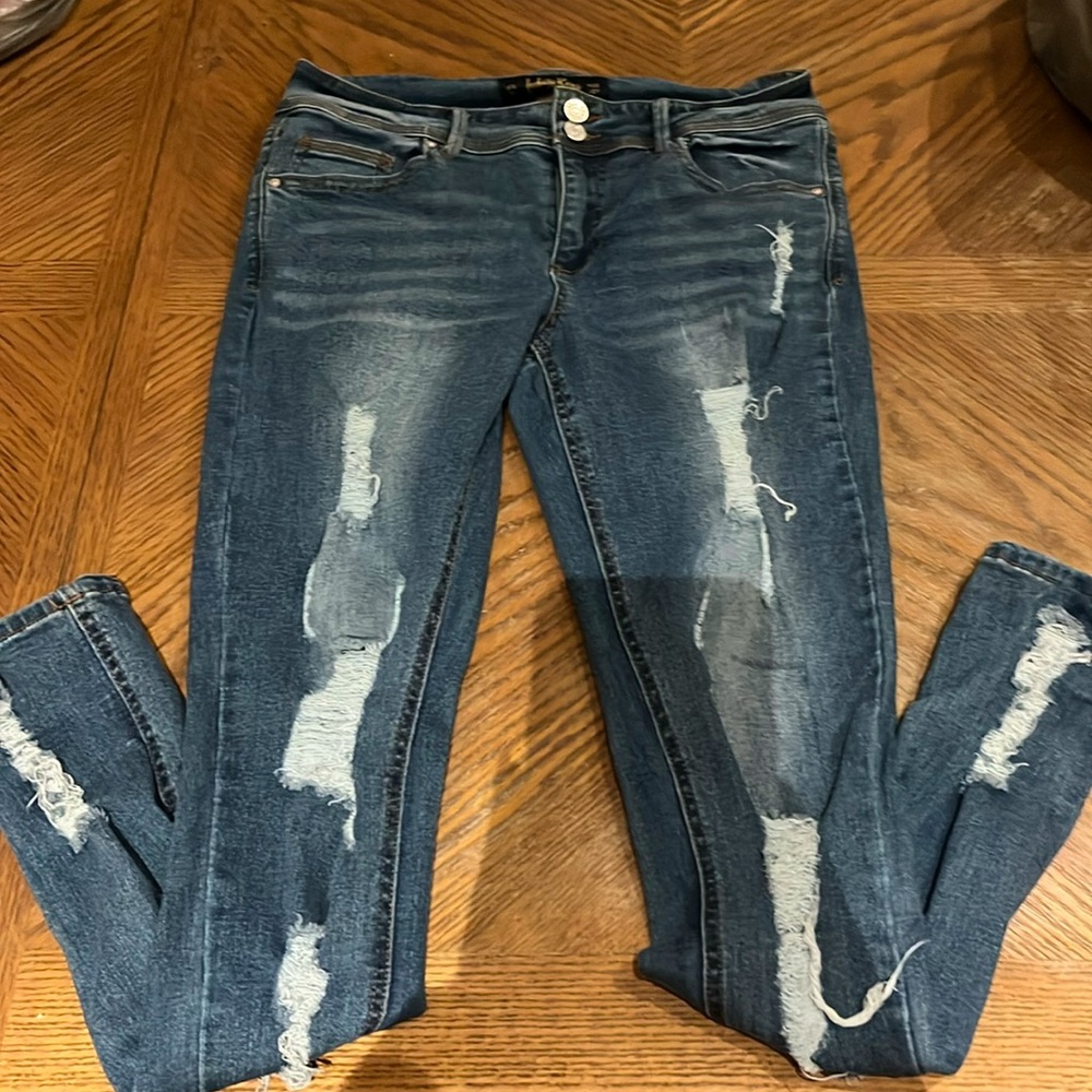 Size 11, waist 29, length 27